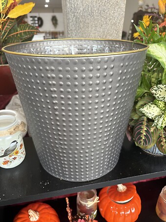 10”Hob Nob Metal Planter