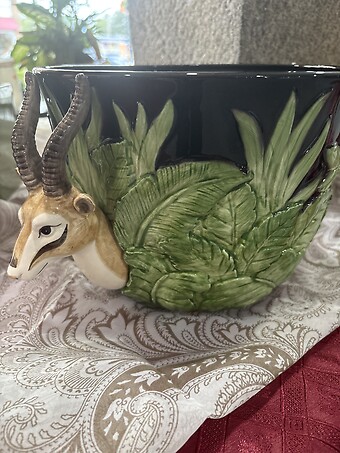 Antelope planter