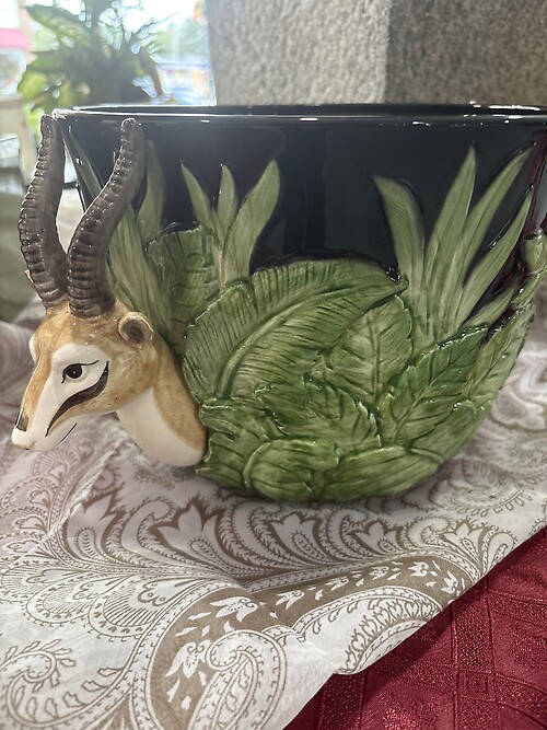 Antelope planter