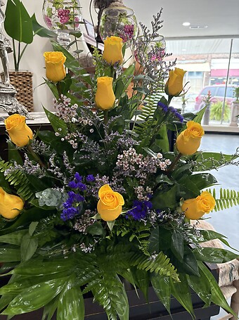 Single Gold Strike Church Vase